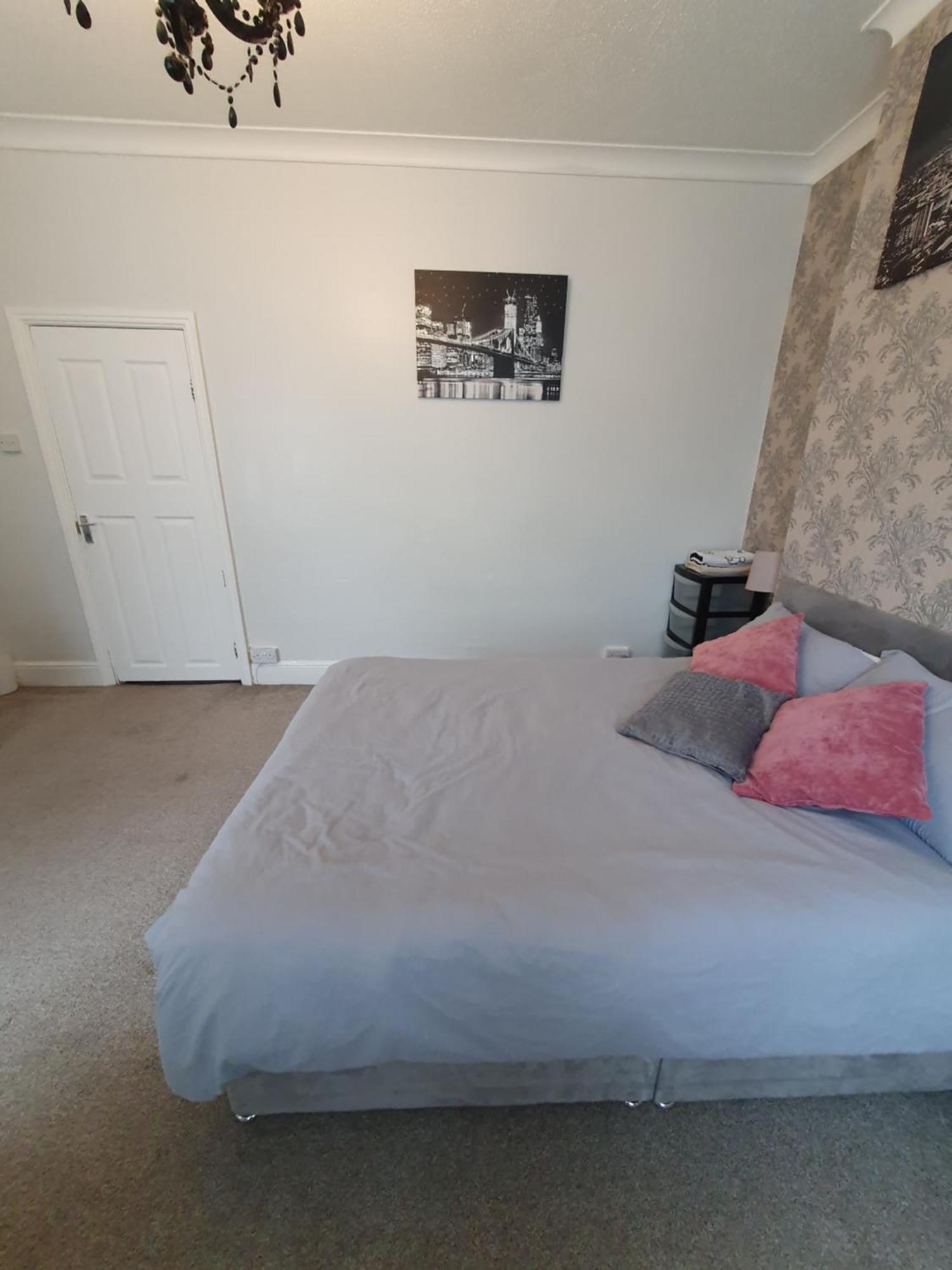 Private Luxury Double Room In Cardiff Bagian luar foto